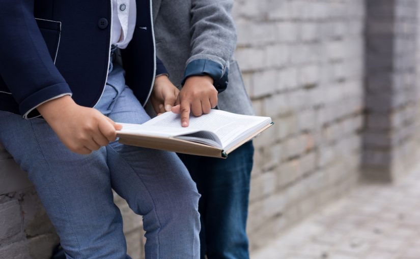 Dylematy powiązane z zgodną artykulacją dotyczą raz po raz większą ilości dzieci .